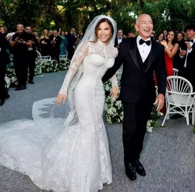 JEFF BEZOS-LAUREN SANCHEZ