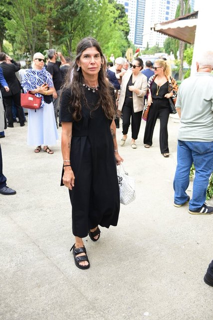 ZEYNEP ÜSTÜNEL