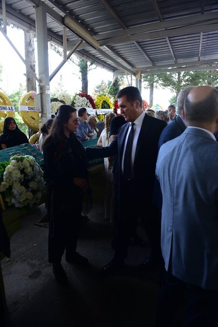 CHP ERZİNCAN MİLLETVEKİLİ VE FATOŞ ALTINBAŞ'IN ESKİ KAYINPEDERİ MUSTAFA SARIGÜL'DE CENAZE TÖRENİNDE TAZİYELERİNİ İLETTİ.