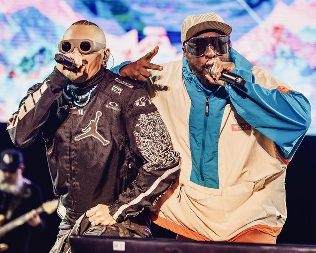 BLACK EYED PEAS