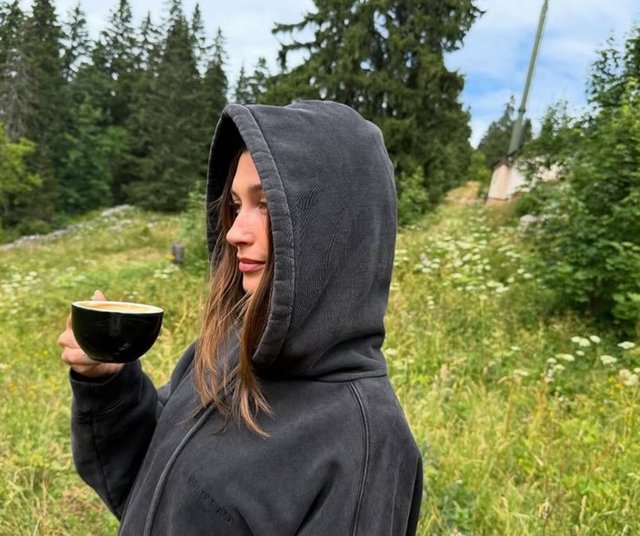 HAILEY BIEBER-JUSTIN BIEBER