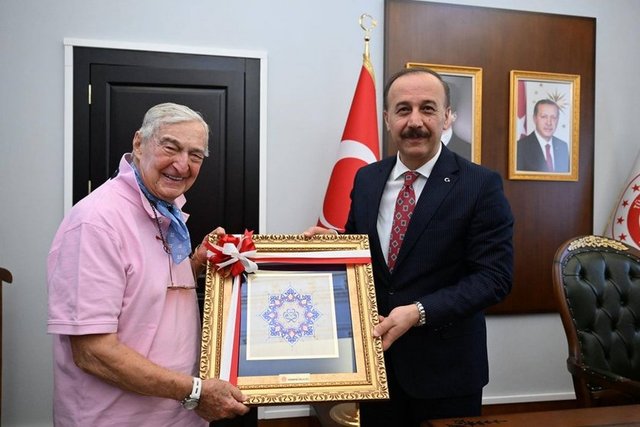 KOÇ HOLDİNG ONURSAL BAŞKANI RAHMİ KOÇ, ISPARTA VALİSİ ABDULLAH ERİN 