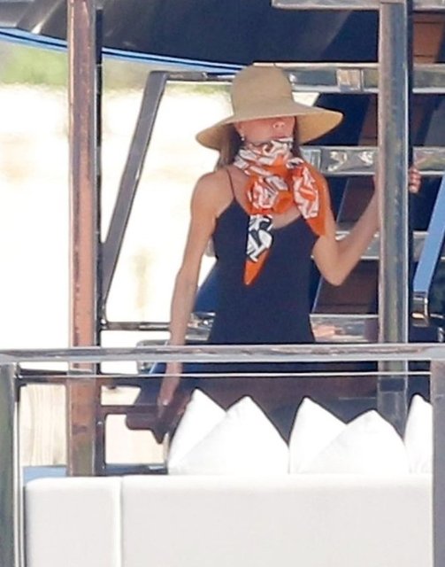 VICTORIA BECKHAM 