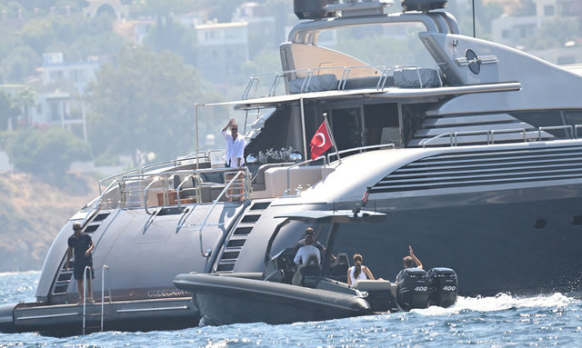 İŞ İNSANI SERDAR BİLGİLİ ULTRA LÜKS TEKNESİNDE MİSFİRLERİNİ AĞIRLADI.
