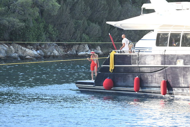 BODRUM'DA TEKNE TATİLİNDE OLAN ETEL BALER, DOSTLARIYLA BODRUM KOYLARINI GEZİYOR -  