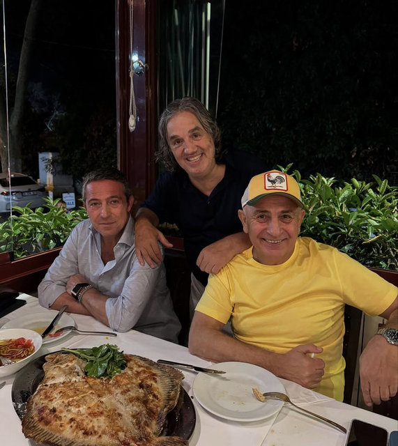 ALİ KOÇ, BOĞAZ'DA DOSTLARIYLA BALIK ZİYAFETİ ÇEKTİ