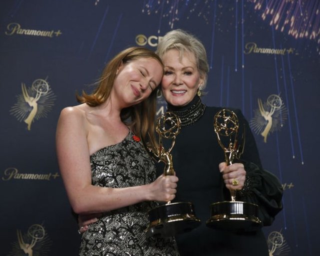 JEAN SMART, HANNAH EINBINDER