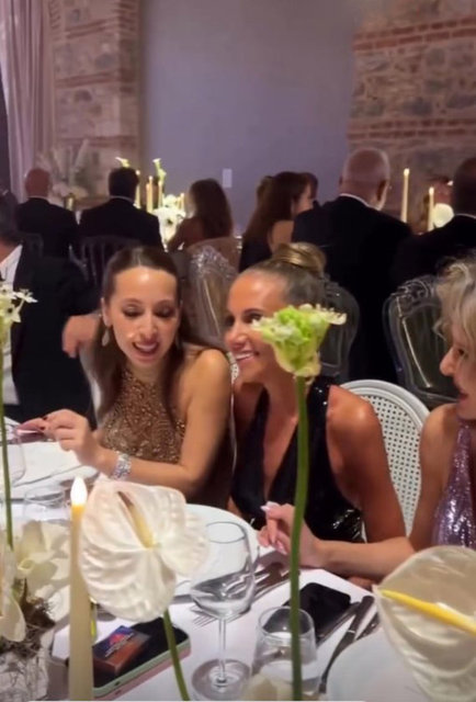 BANU AKSOY, İPEK ÖZKAN
