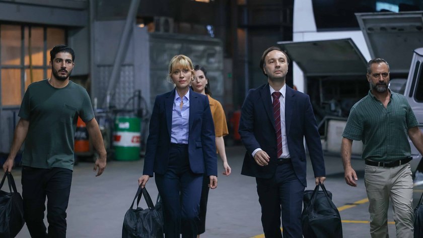 кадр из сериала "Наследник"