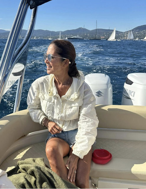 ŞEBNEM ÇAPA SAINT TROPEZ'DEYDİ