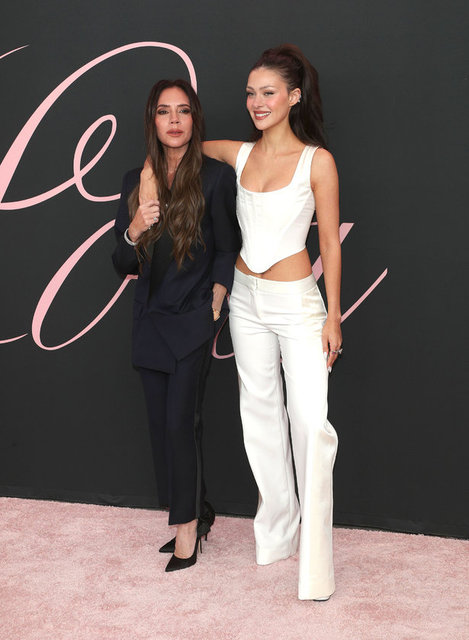 VICTORIA BECKHAM, NICOLA PELTZ