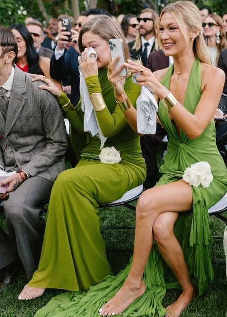 GIGI, BELLA HADID