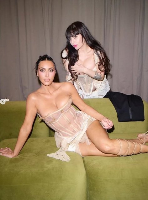 KIM KARDASHIAN, DİLARA FINDIKOĞLU