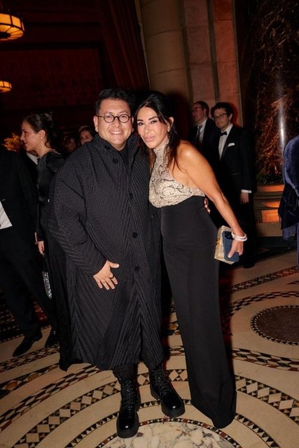 REFİK ANADOL, SUZAN SABANCI