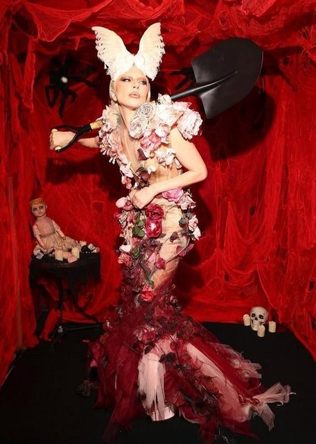 LADY GAGA