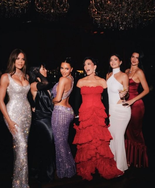 KRIS JENNER, KENDALL JENNER, KIM KARDASHIAN