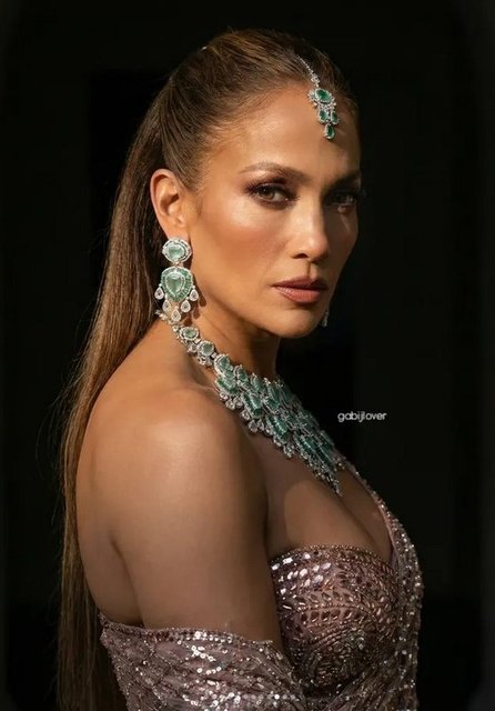 JENNIFER LOPEZ