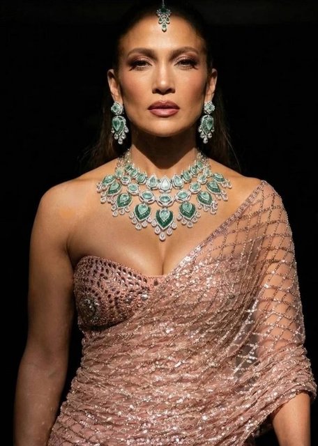 JENNIFER LOPEZ