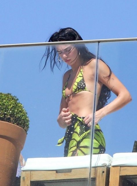 DUA LIPA