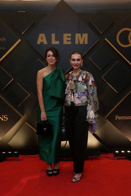 LARA TÜRKER, YILDIZ ÖZER 