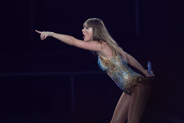 TAYLOR SWIFT