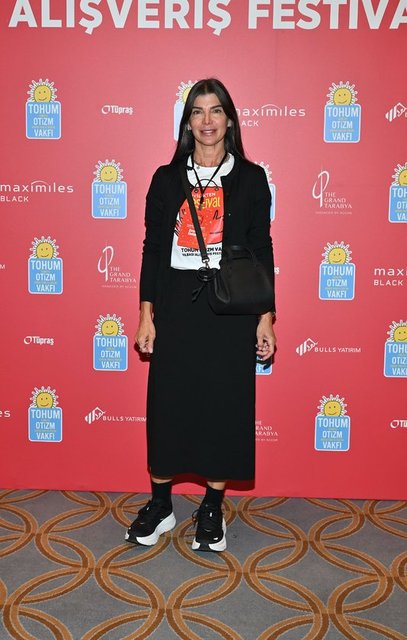 ZEYNEP ÜSTÜNEL