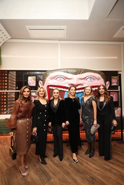 FERYAL GÜLMAN, NEŞE GÖNÜL, BESTE YURTTAŞ, ARZU KAYAR, SİBEL KERİMOĞLU, TÜLAY DÖLEN 