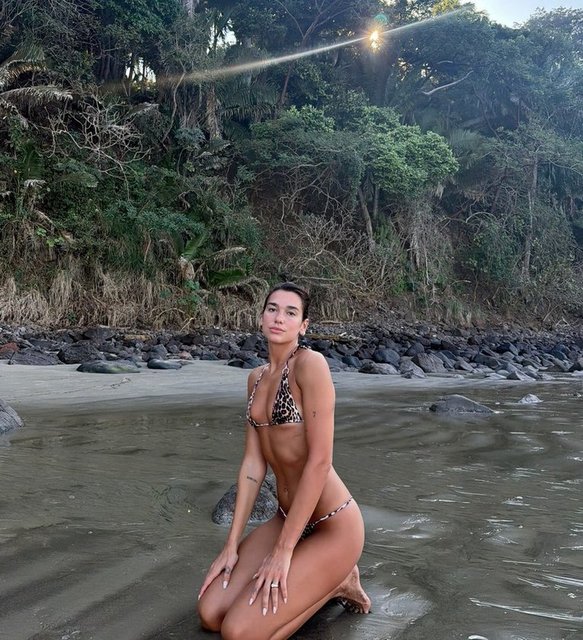 DUA LIPA