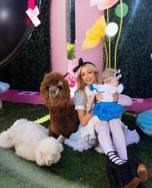 PARIS HILTON 