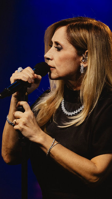 LARA FABIAN
