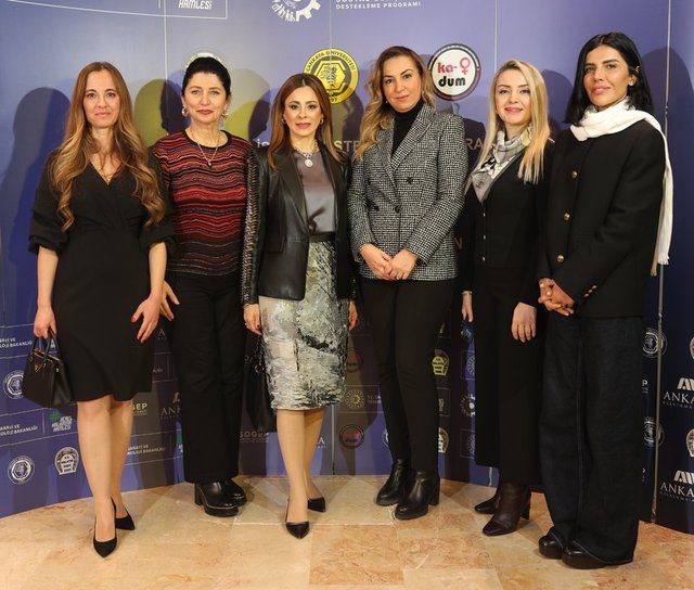 ELVAN TINAR, MARTURA ŞİRKETLER GRUBU YÖNETİM KURULU BAŞKANI FUNDA BEKİŞOĞLU, KADUM DİREKTÖRÜ VE PROJE KOORDİNATÖRÜ PROF. DR. ZEYNEP KARAHAN USLU, CANAN  KIRBAÇ, TUĞBA KOÇ SARIÇAM, BAŞAK YAZGAN 