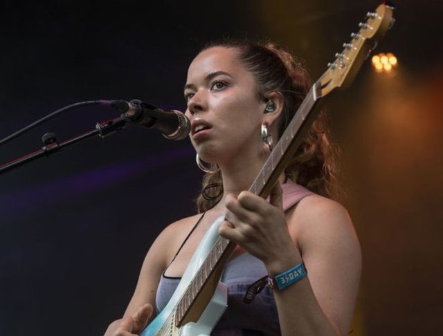 NİLÜFER YANYA