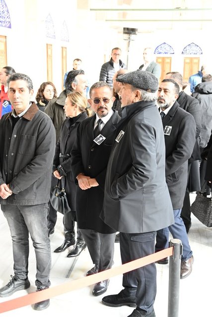 ALİ SABANCI DA CENAZE TÖRENİNE KATILAN İSİMLER ARASINDAYDI.