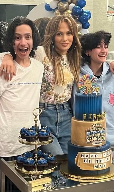 JENNIFER LOPEZ, EMME MARIBEL MUNIZ, MAXIMILIAN DAVID MUNIZ -  