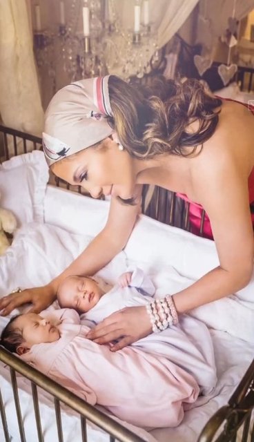 JENNIFER LOPEZ, EMME MARIBEL MUNIZ, MAXIMILIAN DAVID MUNIZ -  -   -  