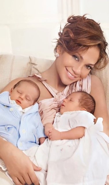 JENNIFER LOPEZ, EMME MARIBEL MUNIZ, MAXIMILIAN DAVID MUNIZ -  -  