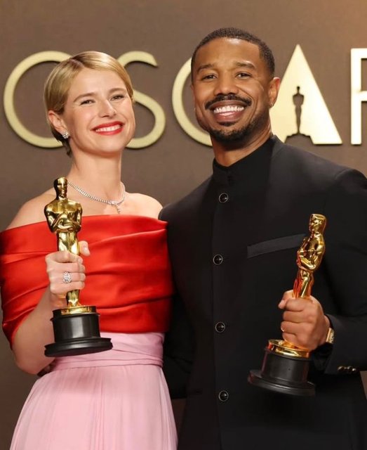 EN İYİ KADIN OYUNCU ÖDÜLÜNÜ JESSIE BUCKLEY ALIRKEN EN İYİ ERKEK OYUNCU ÖDÜLÜ'NÜN SAHİBİ MICHAEL B. JORDAN OLDU.
