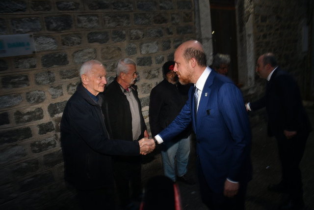 İlim Yayma Vakfı Mütevelli Heyeti Başkanı Necmeddin Bilal Erdoğan iftarda misafirleriyle ilgilendi
