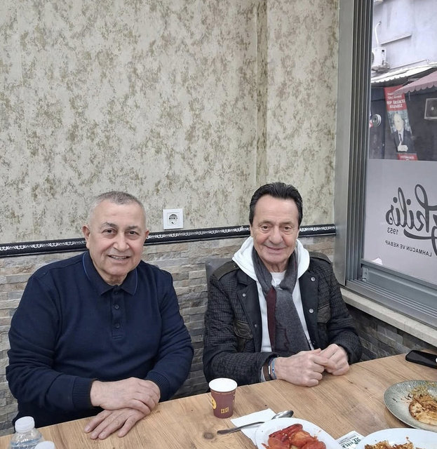 AHMET NAZİF ZORLU, İSTANBUL FATİH'TEKİ BİR KEBAPÇIDA ...