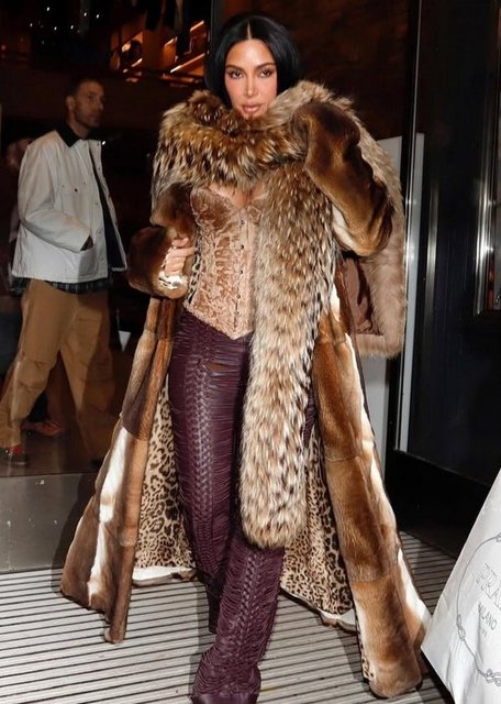 KIM KARDASHIAN