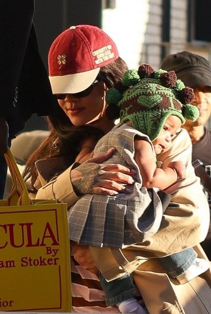 RIHANNA, ROCKI IRISH