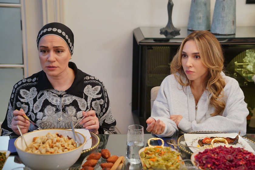 Abidin karısına boşanmak istediğini s&ouml;yler.&nbsp;
