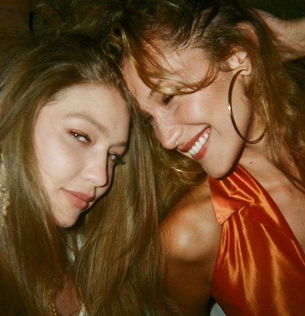 BELLA, GIGI HADID