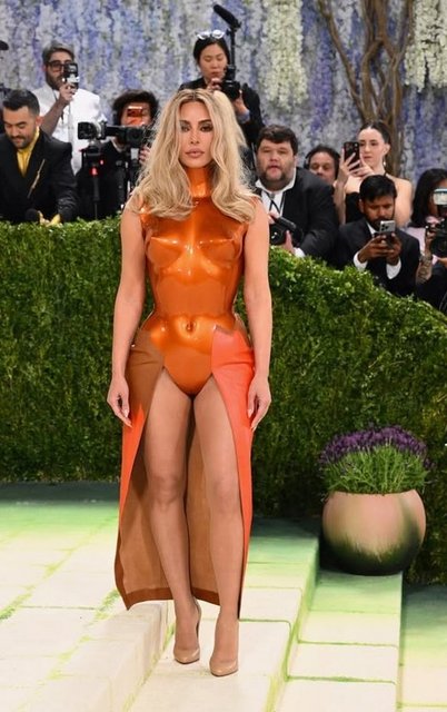 KIM KARDASHIAN 