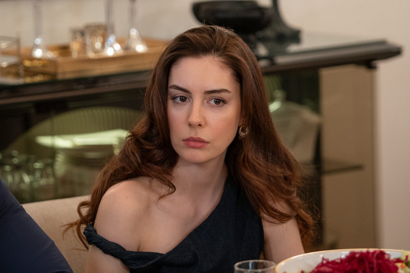 Kızılcık Şerbeti yeni bölümüyle Cuma 20.00'de Show TV'de. 