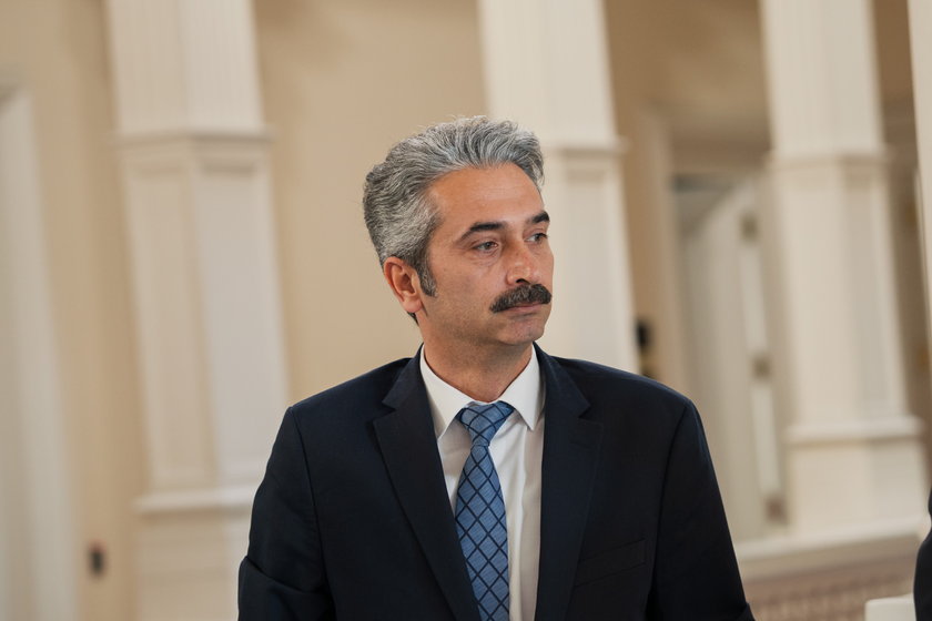 Kızılcık Şerbeti yeni bölümüyle Cuma 20.00'de Show TV'de. 