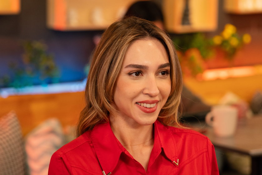 Kızılcık Şerbeti yeni bölümüyle Cuma 20.00'de Show TV'de. 