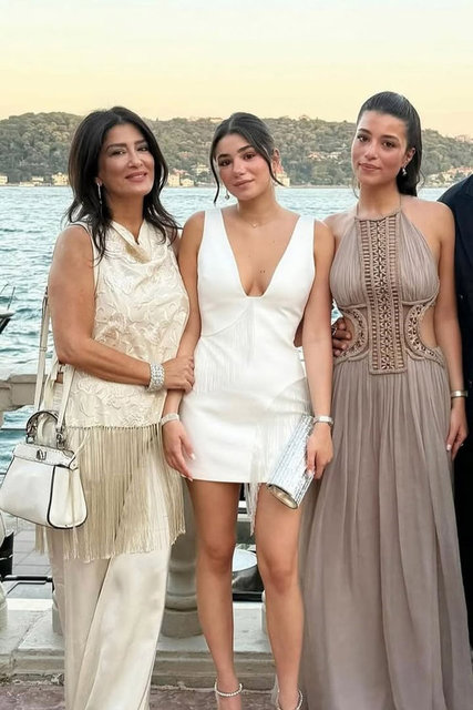 NAZLI KEÇİLİ VE KIZLARI