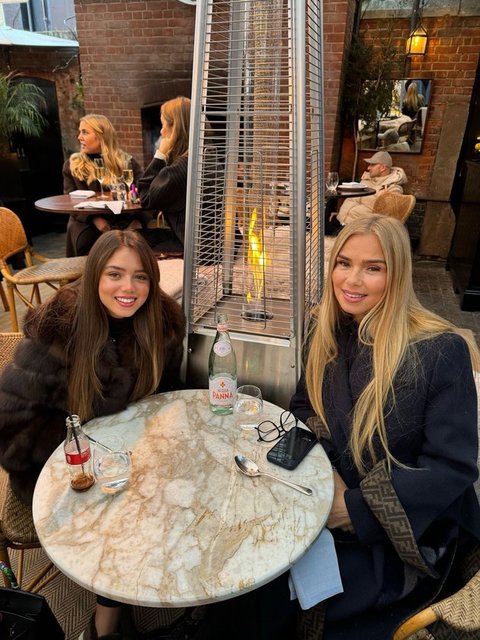 EMEL AYAYDIN VE KIZI YAĞMUR AYAYDIN