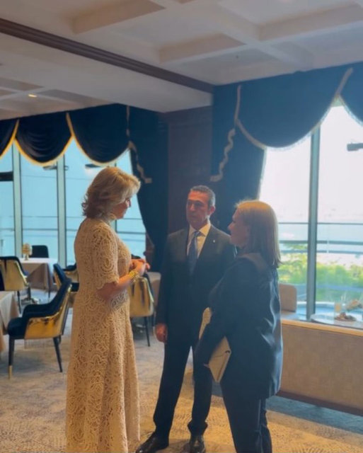 BELÇİKA KRALİÇESİ MATHİLDE, CAROLINE VE ALİ KOÇ